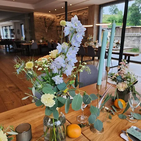 Familienfreundlich Im Naturpark Hassberge Mit Gehobener Gastronomie Kirchlauter Exterior photo